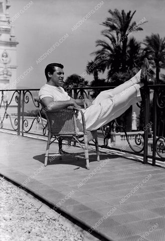 candid Cary Grant relaxes in the backyard 8b20-6180
