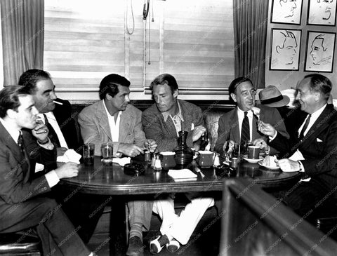 candid Cary Grant Randolph Scott Hugh Herbert at Brown Derby Restaurant 8b20-6185