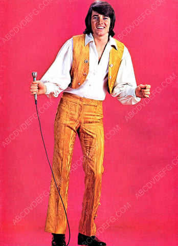 Bobby Sherman in groovin clothes w microphone 8b20-6503