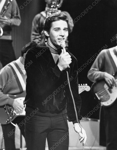 Bobby Sherman performing on stage 8b20-6514