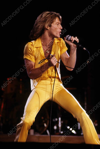 Andy Gibb live on stage 8b20-6533