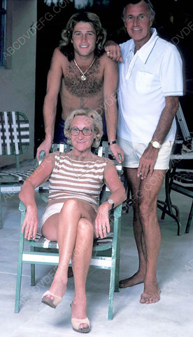 Andy Gibb candid with his parents 8b20-6559