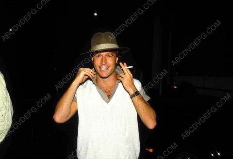 Andy Gibb shows up on the scene 8b20-6563