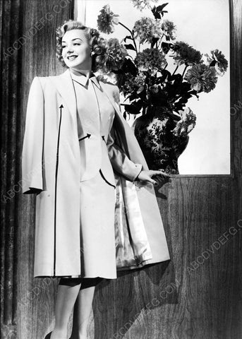 Anne Shirley full length fashion portrait 8b20-6718