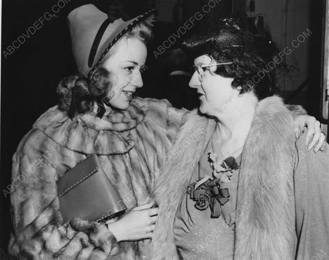 Anne Shirley and her mother maybe 8b20-6725