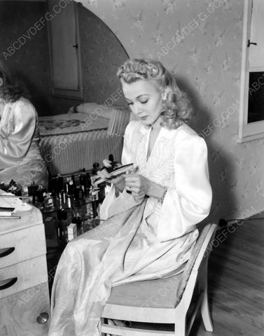 candid Carole Landis at her makeup table 8b20-6880