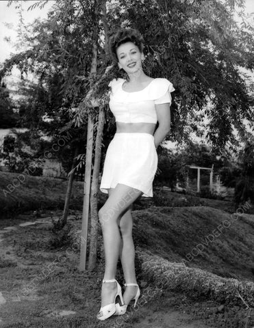 gorgeous Carole Landis in the outdoors 8b20-6886