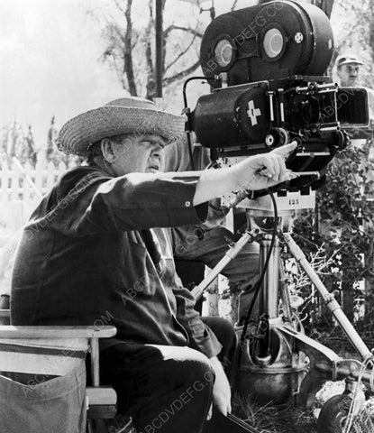candid Charles Laughton behind the camera Night of the Hunter 8b20-6903