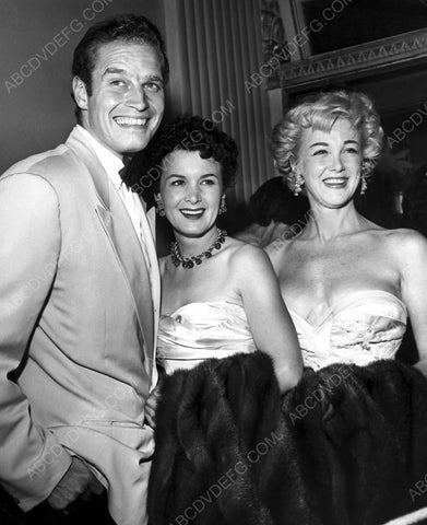 candid Charlton Heston out with friends 8b20-7028