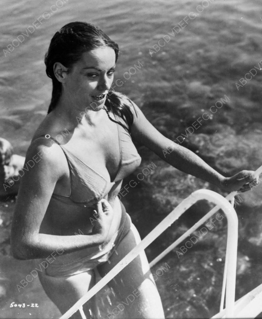 sexy Claudine Auger all wet getting out of the water 8b20-7082