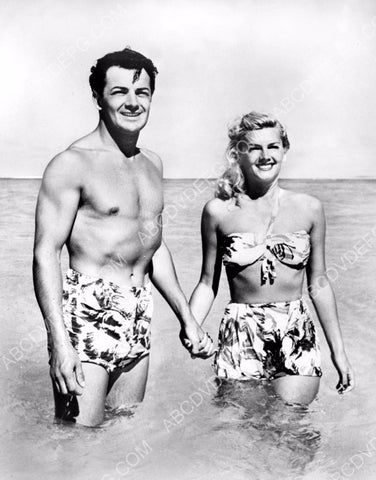 Cornel Wilde Jean Wallace in their swimwear in the water 8b20-7107