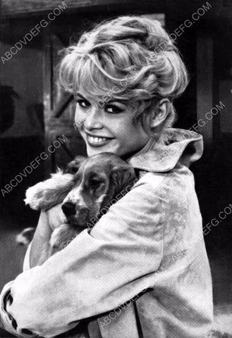 cute Brigitte Bardot and her dog 8b20-7182