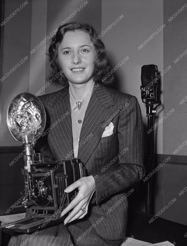 Barbara Stanwyck and her nifty camera 8b20-7227