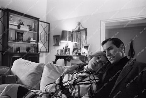 Barbara Bain Martin Landau at home 8b20-7281