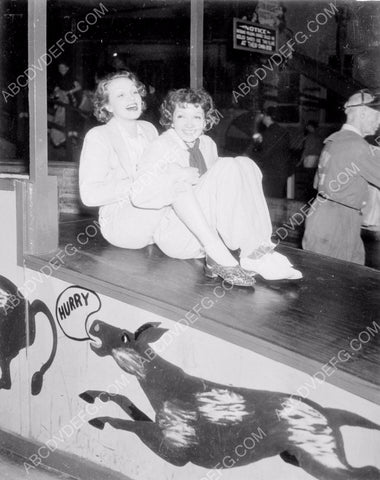 Marlene Dietrich Claudette Colbert have fun at amusement park 8b20-7701