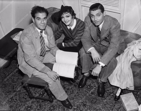 candid Frank Capra Claudette Colbert Clark Gable It Happened One Night 8b20-7705