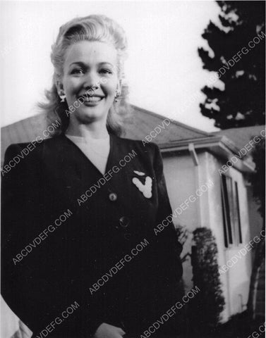 Carole Landis outside her home 8b20-7870