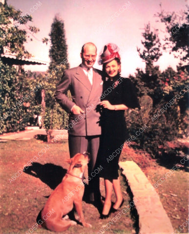 Carole Landis w husband and dog in backyard 8b20-7890