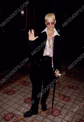 Billy Idol giving the live long and prosper Vulcan peace sign 8b20-7949