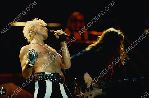 Billy Idol live on stage 8b20-7950