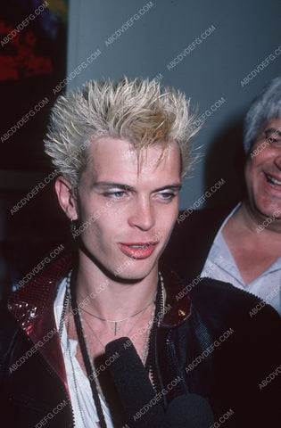 Billy Idol talking to the press 8b20-7961