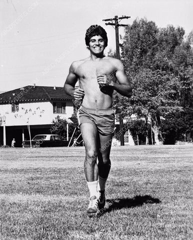 Erik Estrada jogging in the sunshine 8b20-8017