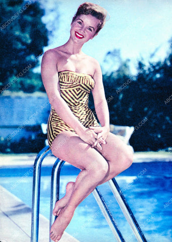 Debbie Reynolds in swimwear by the pool 8b20-8093