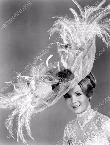 Debbie Reynolds in large feather hat 8b20-8108