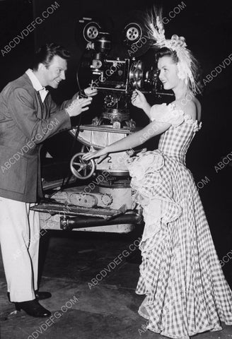 cool candid Donald O'Connor Debbie Reynolds check out movie camera 8b20-8143