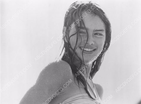 Brooke Shields all wet 8b20-8393