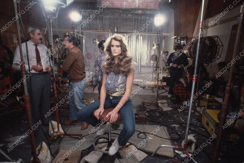 candid Brooke Shields waits while shot id set up 8b20-8441