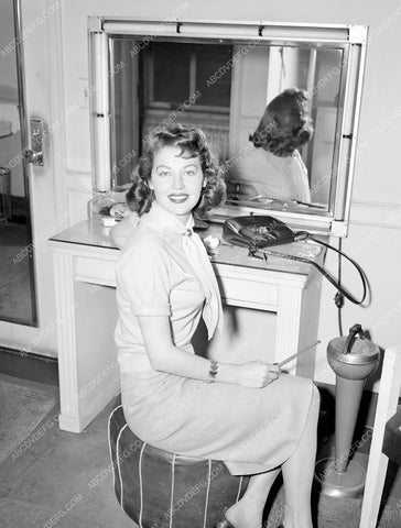 Ava Gardner at her makeup table 8b20-8479
