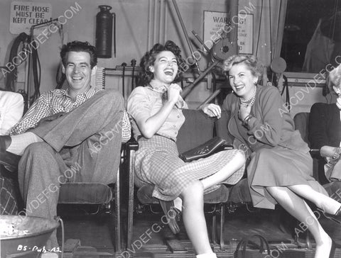 great candid Robert Ryan Ava Gardner Anne Baxter laughing it up 8b20-8483