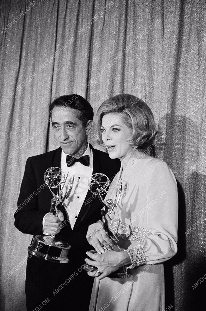 Barbara Bain And Someone With Their Emmy Awards 8b20-8530 – Abcdvdvideo