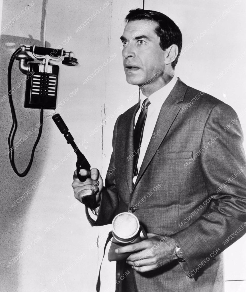 Martin Landau and pistol TV Mission Impossible 8b20-8543, image size:864x1024