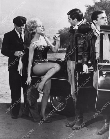 Barbara Eden asks for a lift, who wouldn't ? Dp-8598