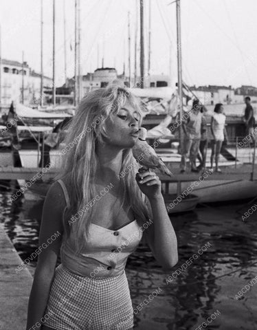 Brigitte Bardot kissing a bird at the marina 8b20-8624
