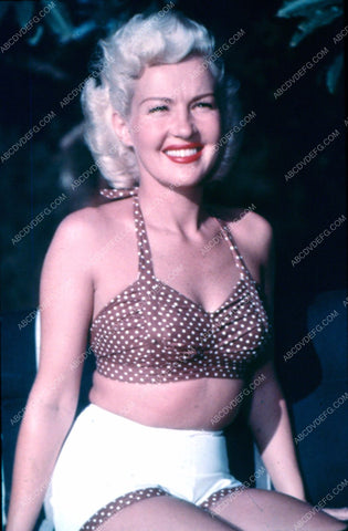 beautiful Betty Grable out in the sun 8b20-8904