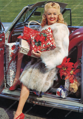 Betty Grable and her car full of Christmas presents 8b20-8919