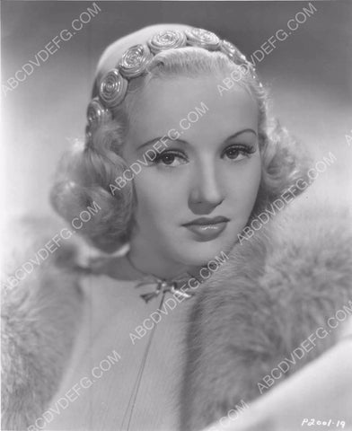 Betty Grable portrait 8b20-8947