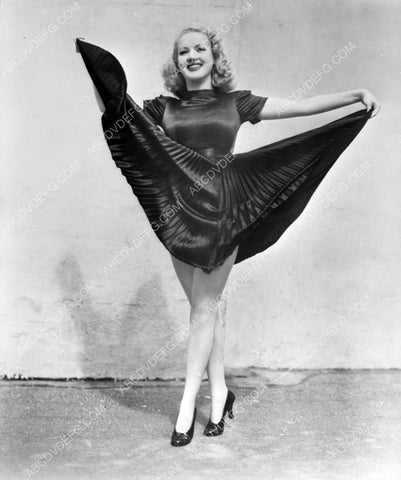 Betty Grable outside the studio 8b20-8957