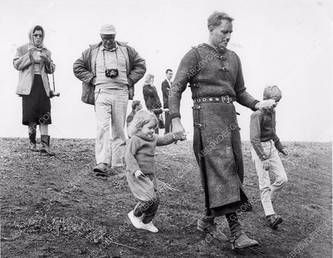 cool candid Charlton Heston on the set film The Warlord 8b20-9045