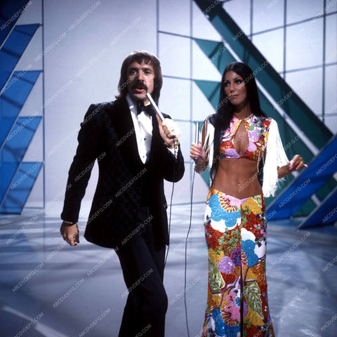 Sonny Bono and Cher singing away TV The Nitty Gritty Hour 8b20-9063