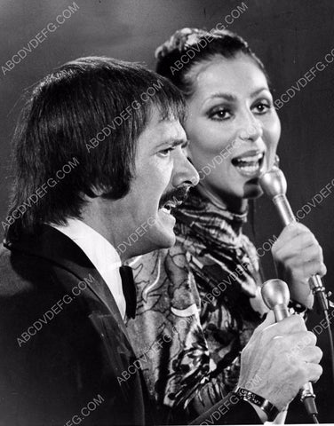 Sonny Bono and Cher singing away TV The Sonny & Cher Show 8b20-9073