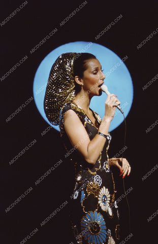 Cher singing away 8b20-9093