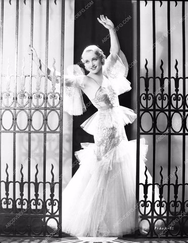beautiful Carole Lombard at the gates 8b20-9164