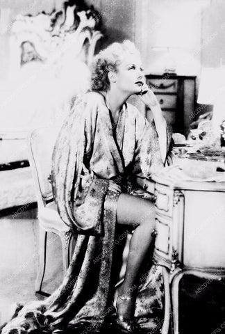 Carole Lombard at her makeup table 8b20-9196