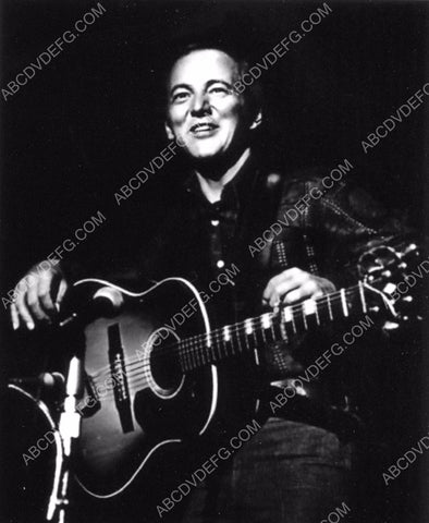 Bobby Darin with a guitar 8b20-9303