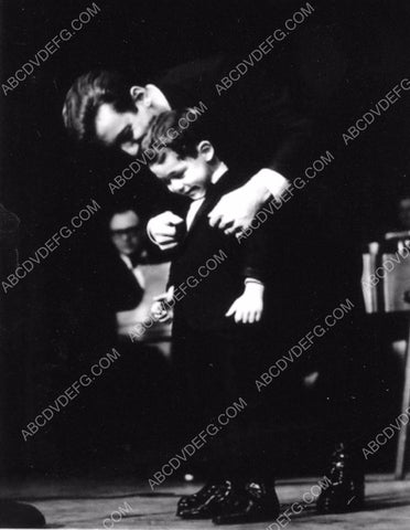 Bobby Darin and son on stage 8b20-9305