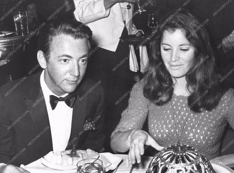 Bobby Darin and date out to dinner 8b20-9312